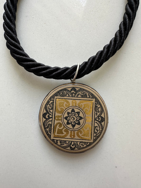 Geometric Motif Lacquer Pendant
